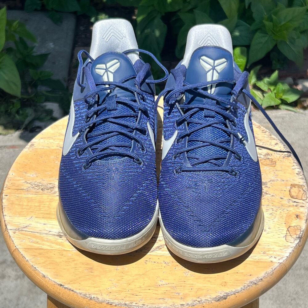 Nike Kobe A.D. Midnight Navy basketball shoes size 7 Y